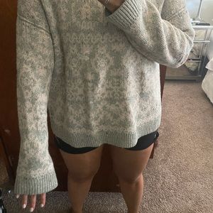 Wildfox Couture distressed sweater. size large.